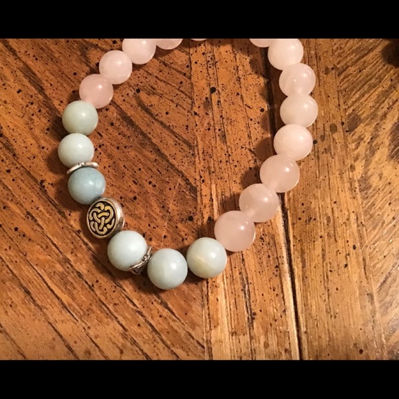 6 Stretchy Bracelets, OSFM 6 beautiful bracelets .... not shown - Picture 7 of 8